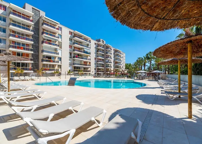 Rentalmar Salou Playa Family Suites & Pool